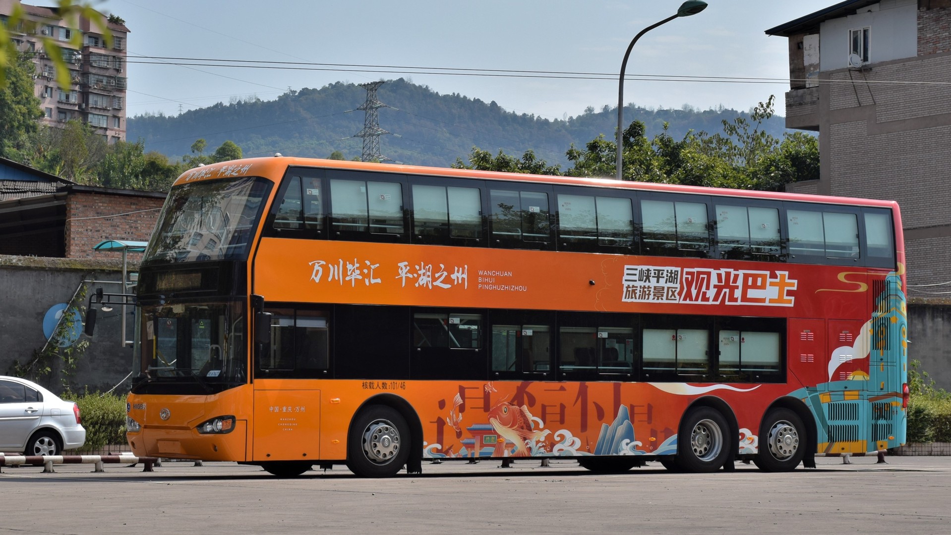 實(shí)力藏不?。】刺K州金龍純電雙層觀光巴士如何“驚艷出圈”！(圖1)