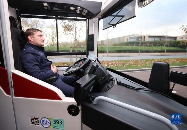 中企造自动驾驶大巴客车将在法国载客运营-有驾