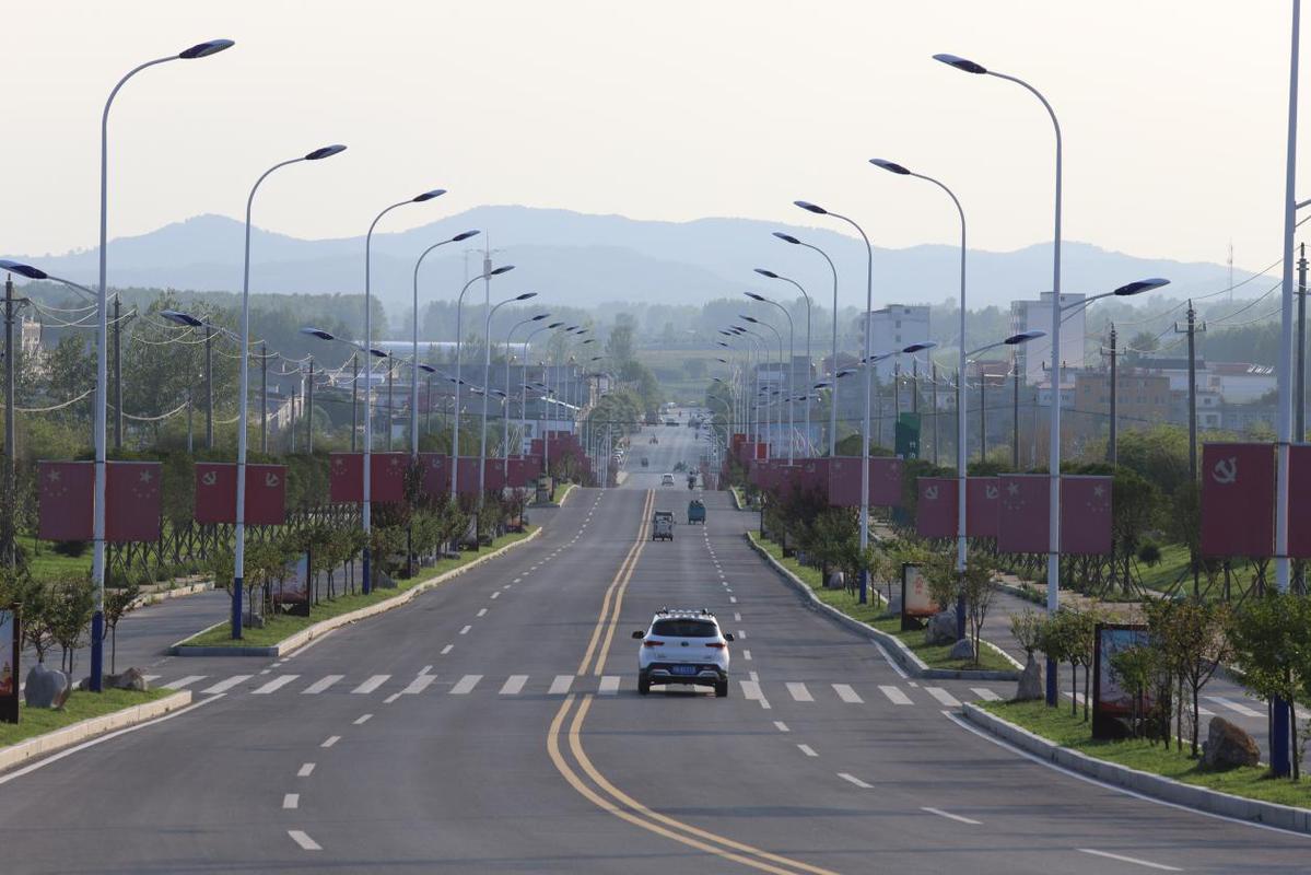 驻马店市确山县：建四好农村路 架干群连心桥(图3)