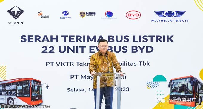比亚迪印尼见证!22辆大巴成功交付印尼当地巴士公司(图2)